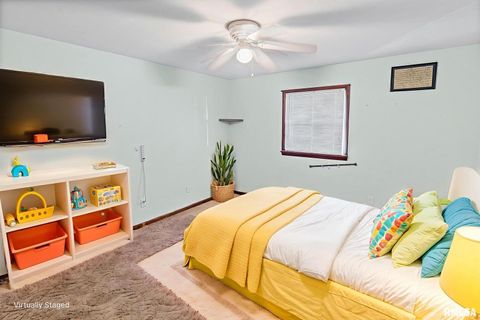 Tiny photo for 8 Ronnies Terrace, Centralia, IL 62801 (MLS # EB460181)