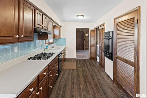 Tiny photo for 8 Ronnies Terrace, Centralia, IL 62801 (MLS # EB460181)