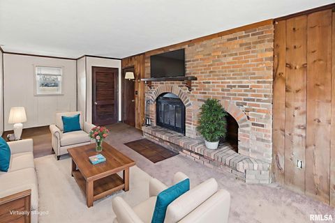 Tiny photo for 8 Ronnies Terrace, Centralia, IL 62801 (MLS # EB460181)