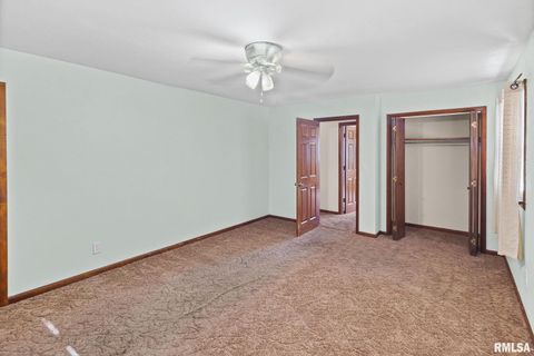 Tiny photo for 8 Ronnies Terrace, Centralia, IL 62801 (MLS # EB460181)