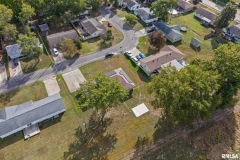 Tiny photo for 8 Ronnies Terrace, Centralia, IL 62801 (MLS # EB460181)