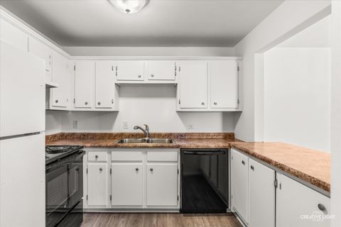 Tiny photo for 594 Somerset Lane #7, Crystal Lake, IL 60012 (MLS # 12577545)