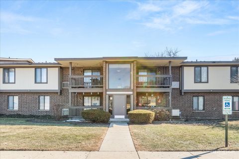 Photo of 594 Somerset Lane #7, Crystal Lake, IL 60012 (MLS # 12577545)