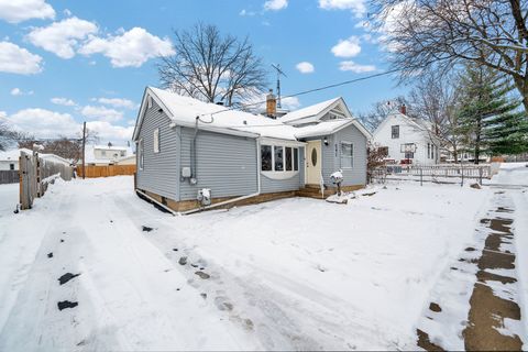 Tiny photo for 541 Charles Street, Aurora, IL 60506 (MLS # 12527890)