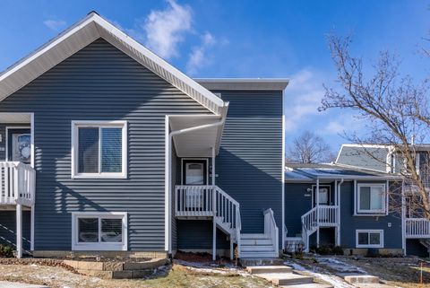 Photo of 3558 N WILLOW Court, Bettendorf, IA 52722 (MLS # 12559383)