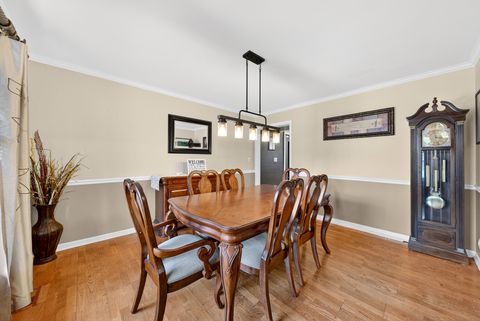 Tiny photo for 1404 Amy Lane, Libertyville, IL 60048 (MLS # 12500637)