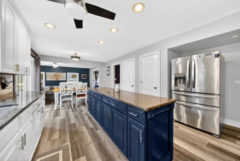 Tiny photo for 1404 Amy Lane, Libertyville, IL 60048 (MLS # 12500637)