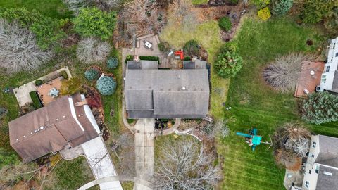 Tiny photo for 1404 Amy Lane, Libertyville, IL 60048 (MLS # 12500637)