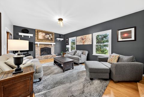 Tiny photo for 1404 Amy Lane, Libertyville, IL 60048 (MLS # 12500637)