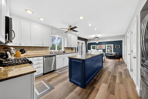 Tiny photo for 1404 Amy Lane, Libertyville, IL 60048 (MLS # 12500637)