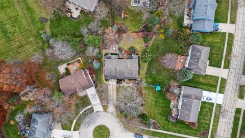 Tiny photo for 1404 Amy Lane, Libertyville, IL 60048 (MLS # 12500637)