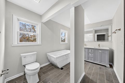 Tiny photo for 1404 Amy Lane, Libertyville, IL 60048 (MLS # 12500637)