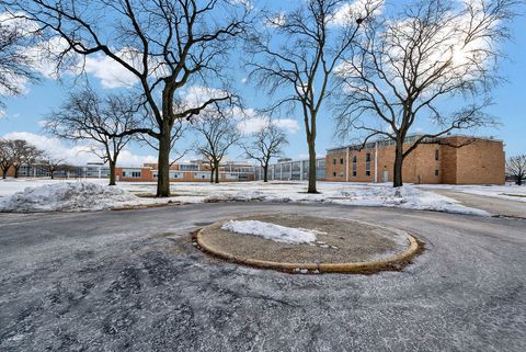 Tiny photo for 664 E Oakton Street, Des Plaines, IL 60018 (MLS # 12595261)