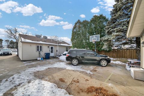 Tiny photo for 664 E Oakton Street, Des Plaines, IL 60018 (MLS # 12595261)