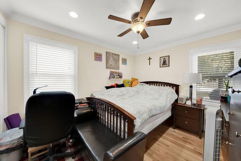 Tiny photo for 664 E Oakton Street, Des Plaines, IL 60018 (MLS # 12595261)