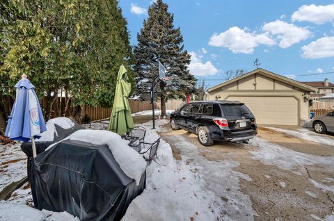 Tiny photo for 664 E Oakton Street, Des Plaines, IL 60018 (MLS # 12595261)