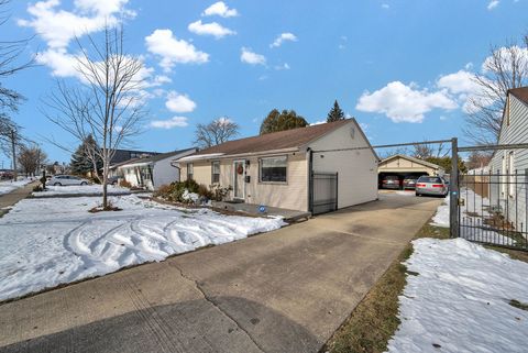 Tiny photo for 664 E Oakton Street, Des Plaines, IL 60018 (MLS # 12595261)