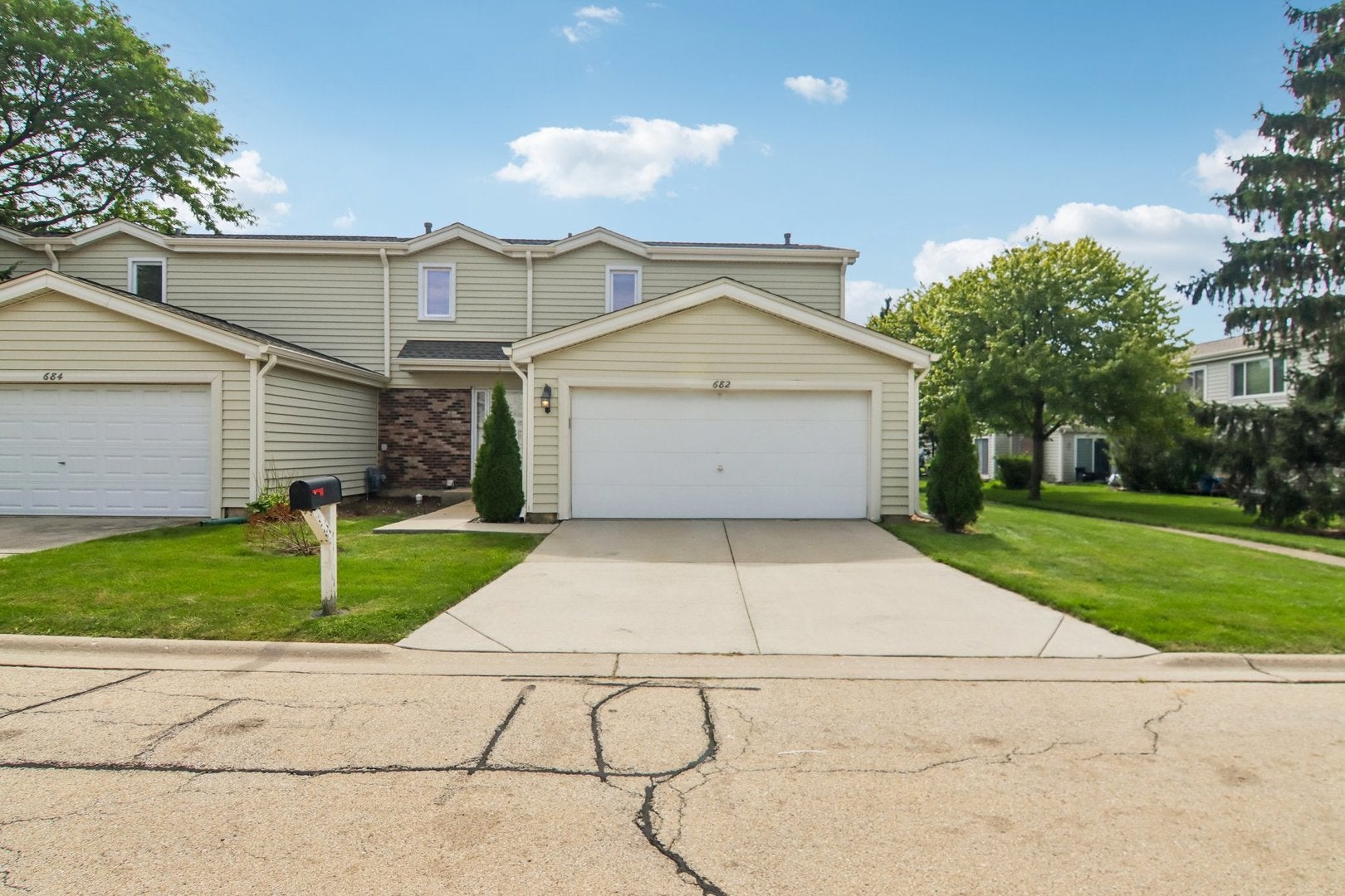 682 Claridge Circle