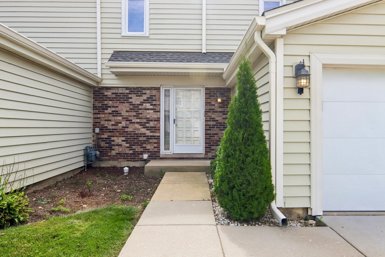 682 Claridge Circle