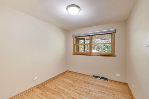 Tiny photo for 137 Racine Place, Mundelein, IL 60060 (MLS # 12501721)