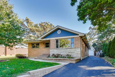 Photo of 137 Racine Place, Mundelein, IL 60060 (MLS # 12501721)