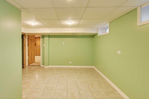 Tiny photo for 137 Racine Place, Mundelein, IL 60060 (MLS # 12501721)