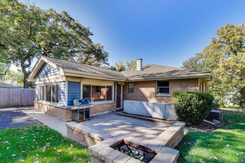 Tiny photo for 137 Racine Place, Mundelein, IL 60060 (MLS # 12501721)