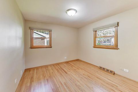 Tiny photo for 137 Racine Place, Mundelein, IL 60060 (MLS # 12501721)