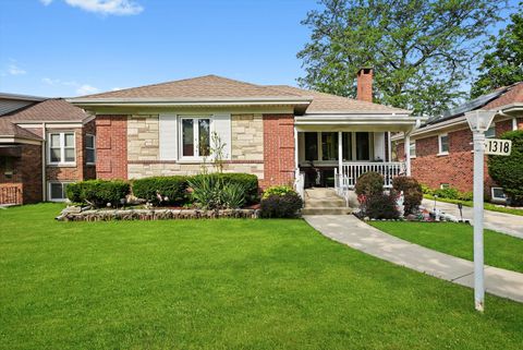 Photo of 1318 Balmoral Avenue, Westchester, IL 60154 (MLS # 12450775)