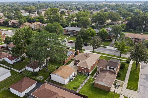 Tiny photo for 1318 Balmoral Avenue, Westchester, IL 60154 (MLS # 12450775)