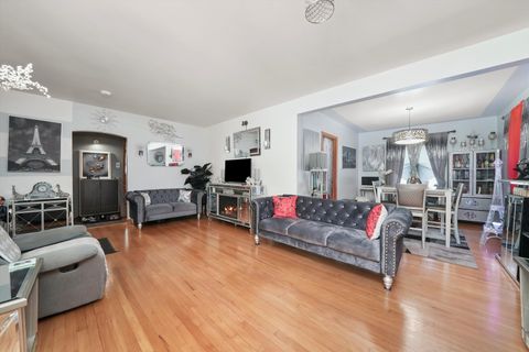 Tiny photo for 1318 Balmoral Avenue, Westchester, IL 60154 (MLS # 12450775)