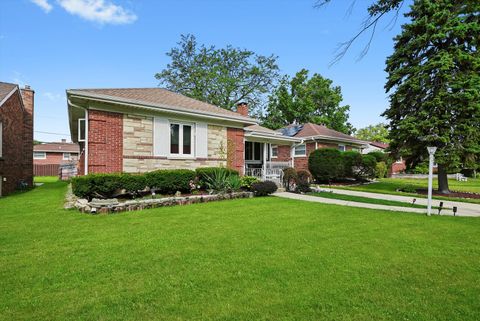 Tiny photo for 1318 Balmoral Avenue, Westchester, IL 60154 (MLS # 12450775)