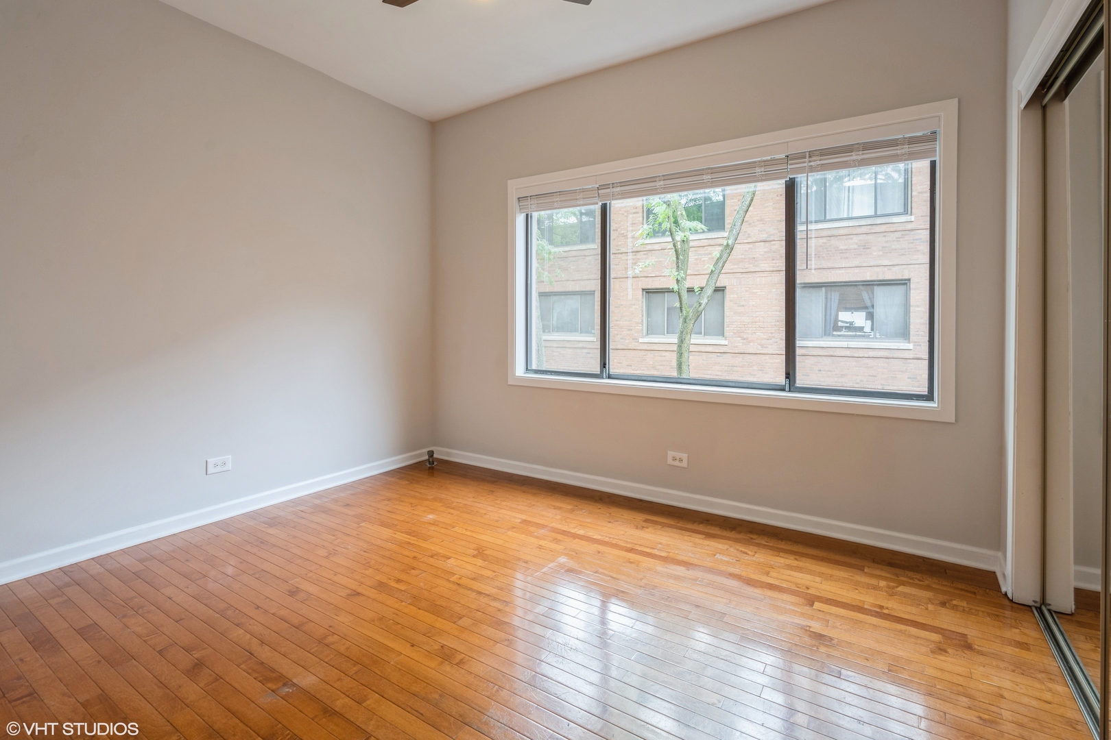 808 W Lakeside Place 203