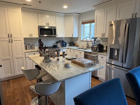 Tiny photo for 425 S Harvey Avenue #E, Oak Park, IL 60302 (MLS # 12671323)