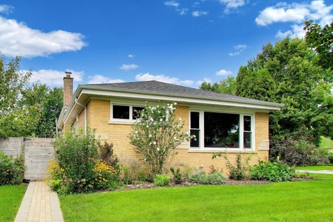Tiny photo for 9058 Ewing Avenue, Evanston, IL 60203 (MLS # 12728821)