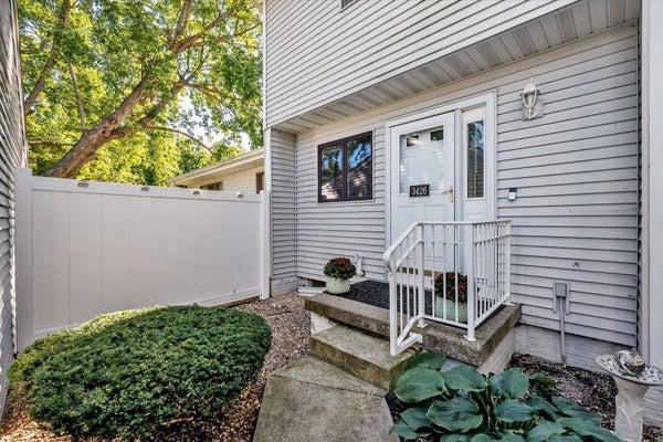 3426 CEDARVIEW CT, BETTENDORF, IA 52722 - Image 5457e7d4ff3c2d0c4f43ce5f9a4d6ecd/3132554634