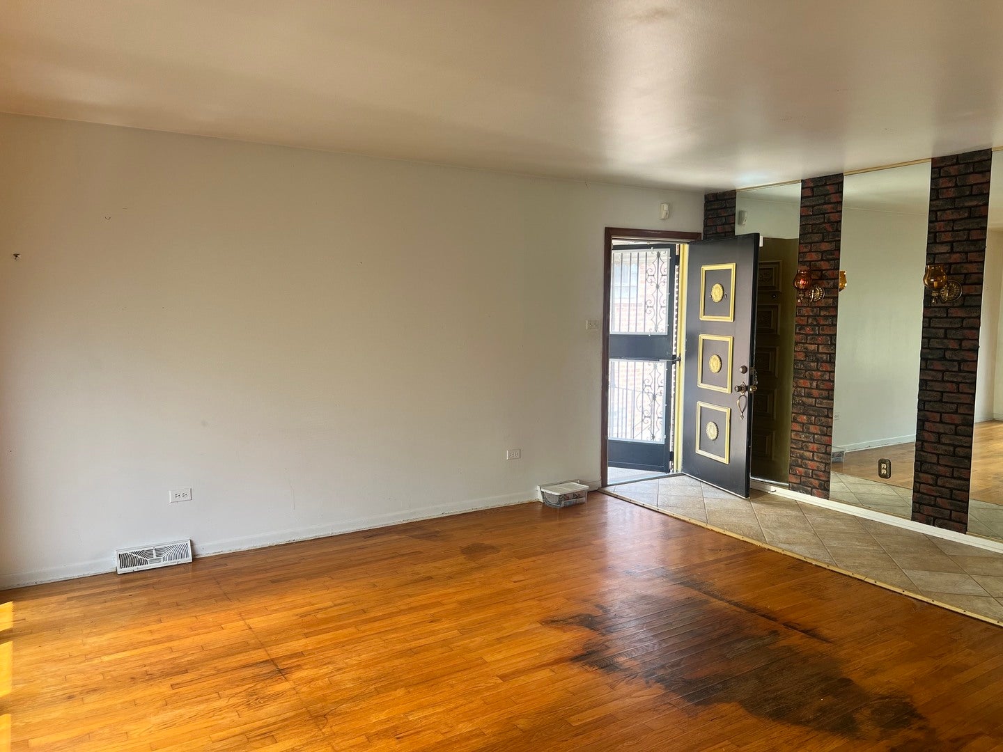 1120 W 107th Place