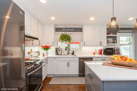 Tiny photo for 116 S Deerpath Drive, Vernon Hills, IL 60061 (MLS # 12395386)