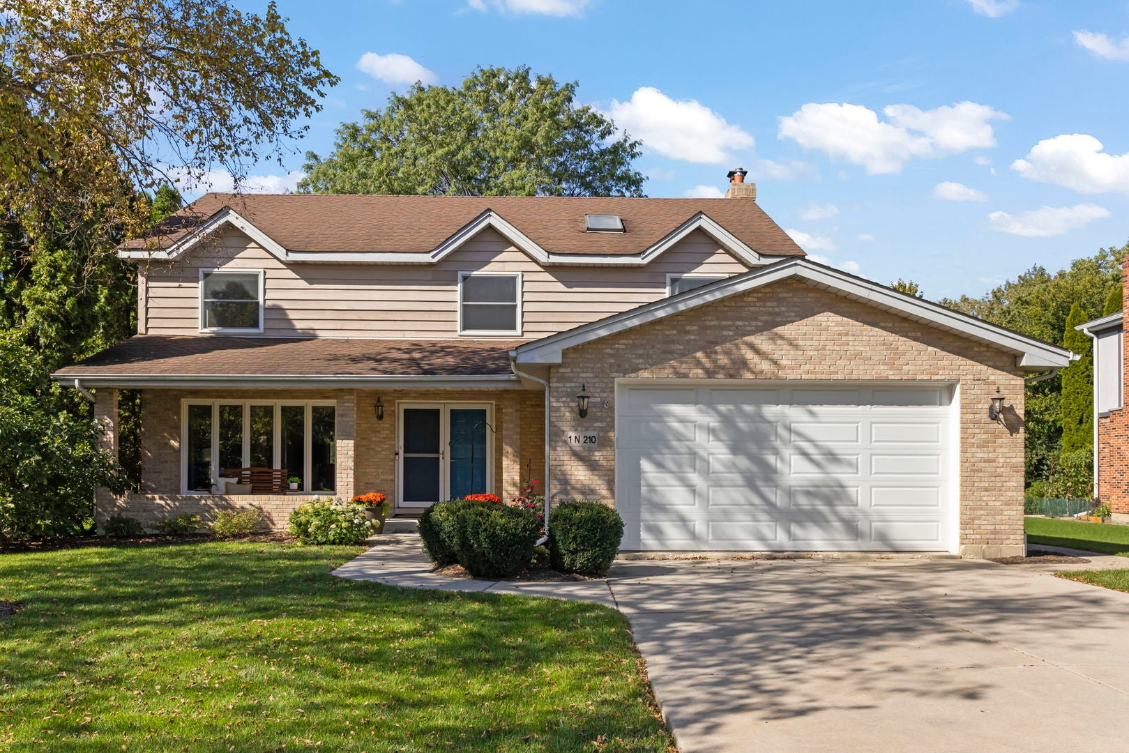 1N210 COVENTRY Drive