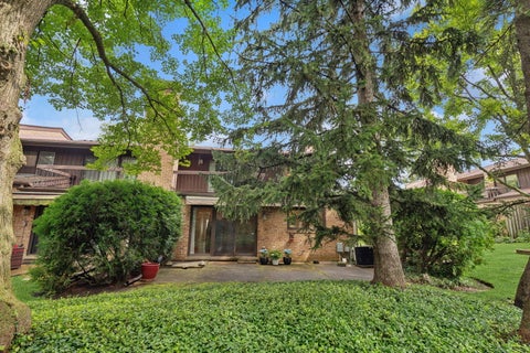 Tiny photo for 1728 Wildberry Drive #G, Glenview, IL 60025 (MLS # 12735475)