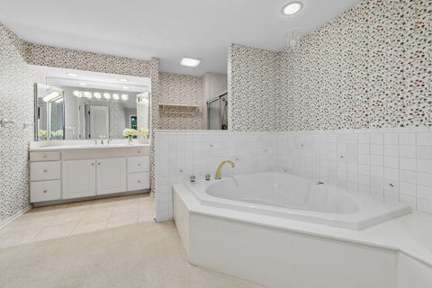 Tiny photo for 1728 Wildberry Drive #G, Glenview, IL 60025 (MLS # 12735475)