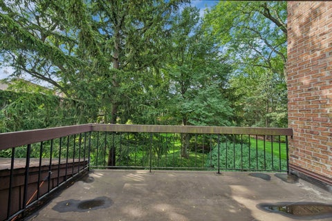 Tiny photo for 1728 Wildberry Drive #G, Glenview, IL 60025 (MLS # 12735475)