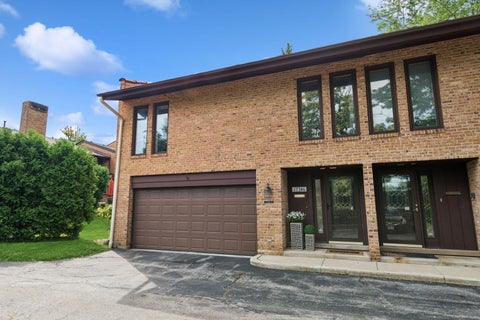 Photo of 1728 Wildberry Drive #G, Glenview, IL 60025 (MLS # 12735475)