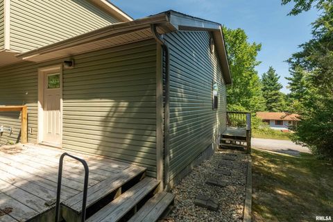 Tiny photo for 701 E CAMPUS Drive, Carbondale, IL 62901 (MLS # EB459237)