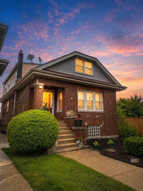 Photo of 5438 W Melrose Street, Chicago, IL 60641 (MLS # 12653520)
