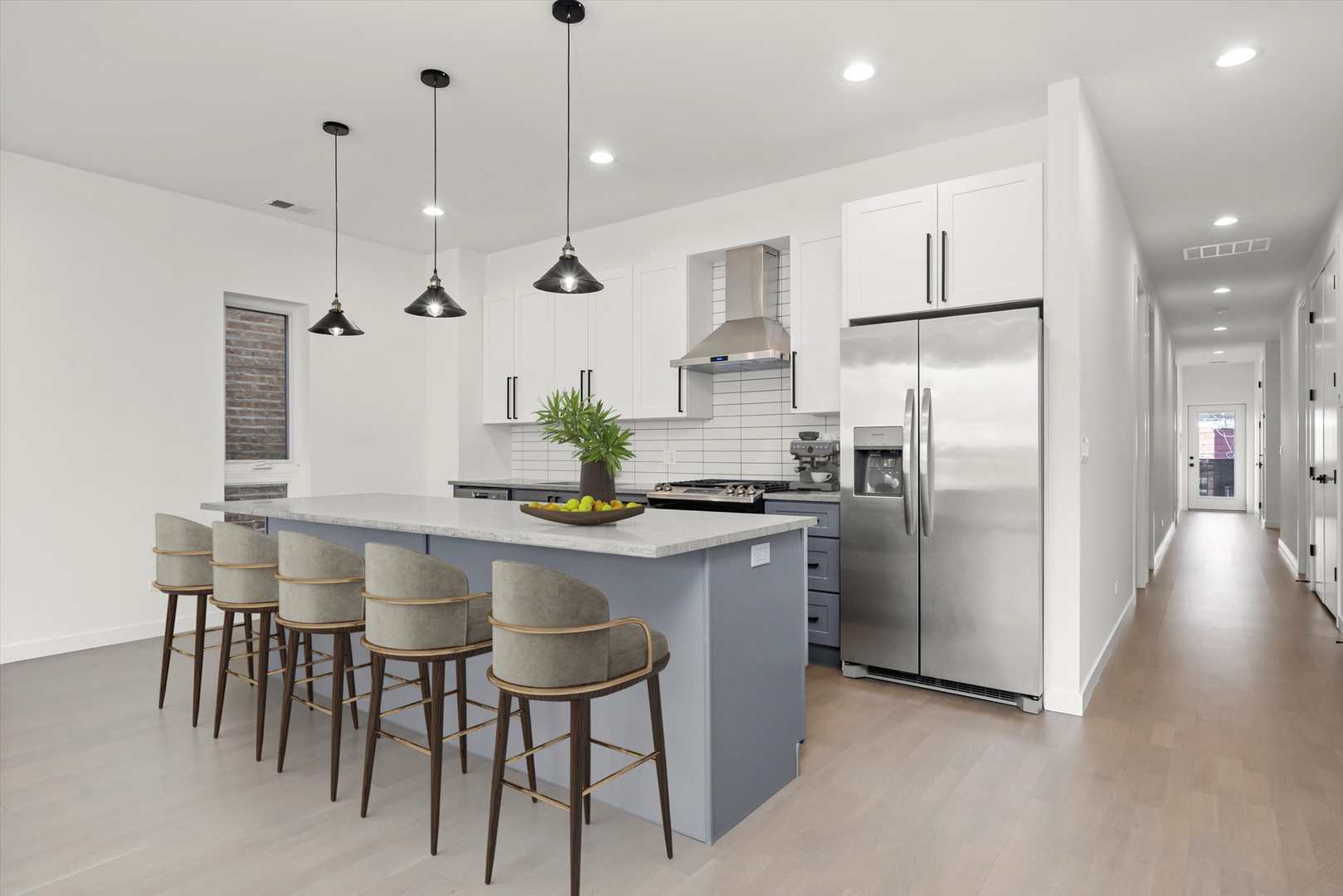 5824 N Lincoln Avenue 2S