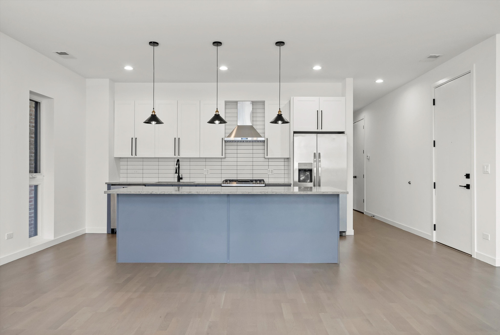 5824 N Lincoln Avenue 2S