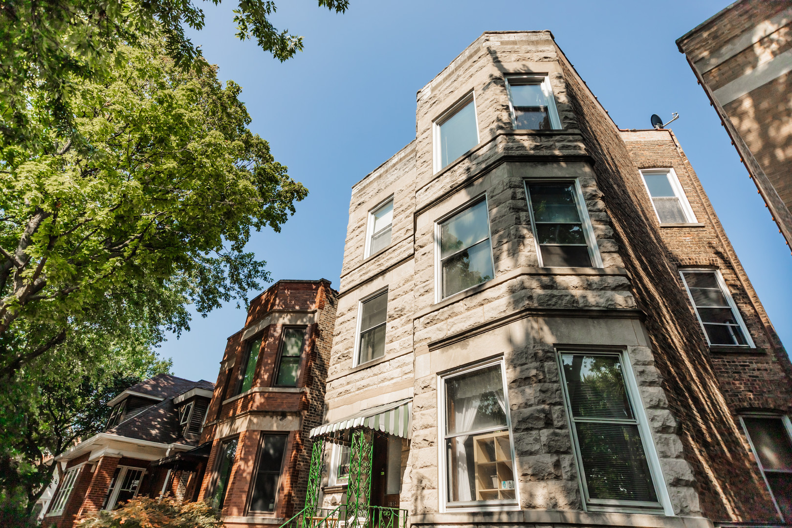 3853 N Janssen Avenue