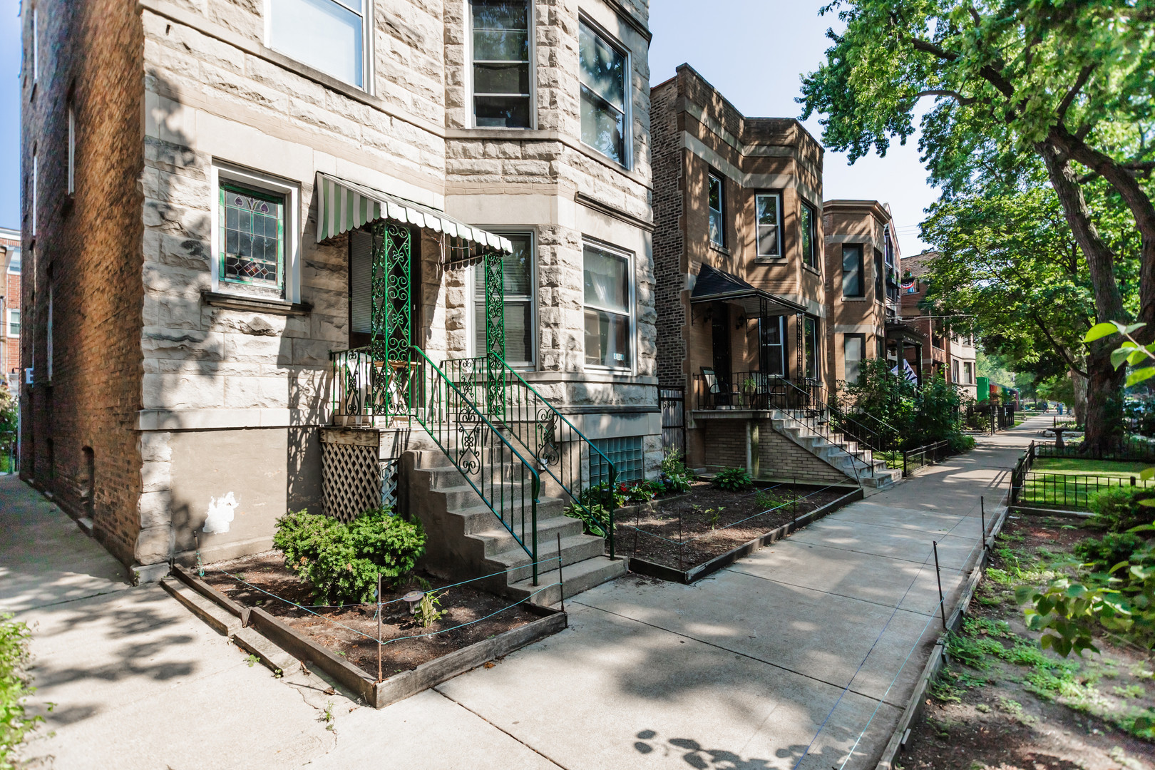 3853 N Janssen Avenue