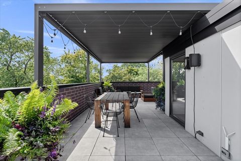 Tiny photo for 2617 N Seminary Avenue #3S, Chicago, IL 60614 (MLS # 12458943)